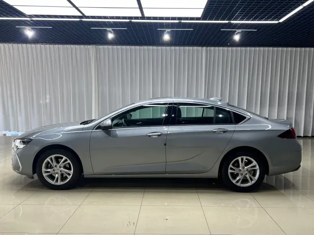Buick Regal — Фото автомобиля 3