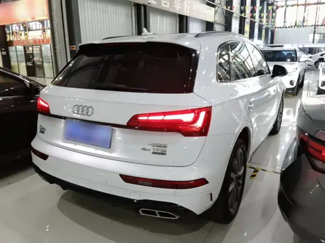 Audi Q5L — Фото автомобиля 6