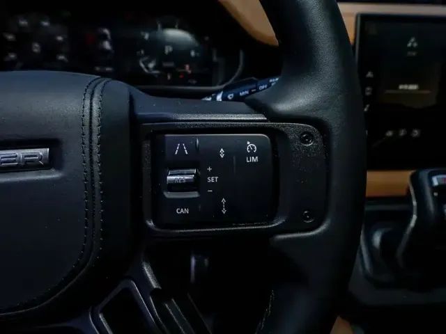 Land Rover Defender — Фото автомобиля 16