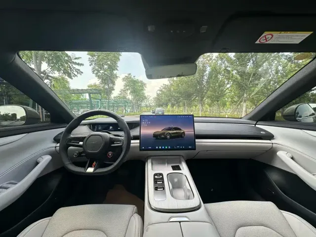 Xiaomi SU7 — Фото автомобиля 10