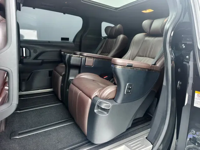 Toyota Sienna — Фото автомобиля 18