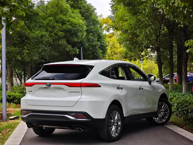 Toyota Harrier — Фото автомобиля 4