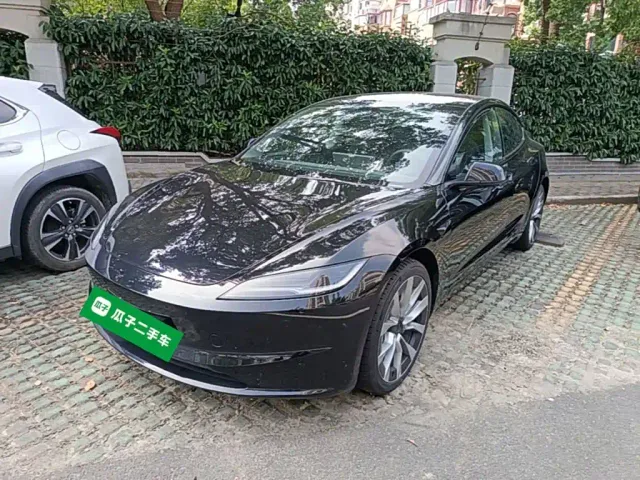 Фотография автомобиля — Tesla Model 3