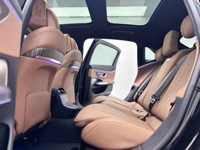 Mercedes-Benz E-Class — Фото автомобиля 19