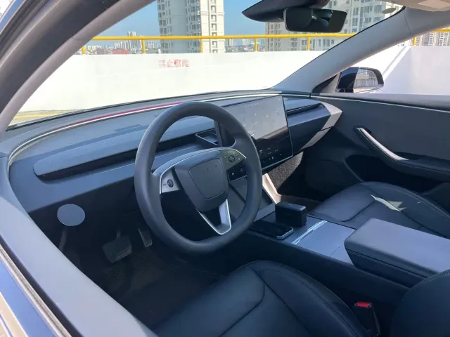 Tesla Model 3 — Фото автомобиля 11