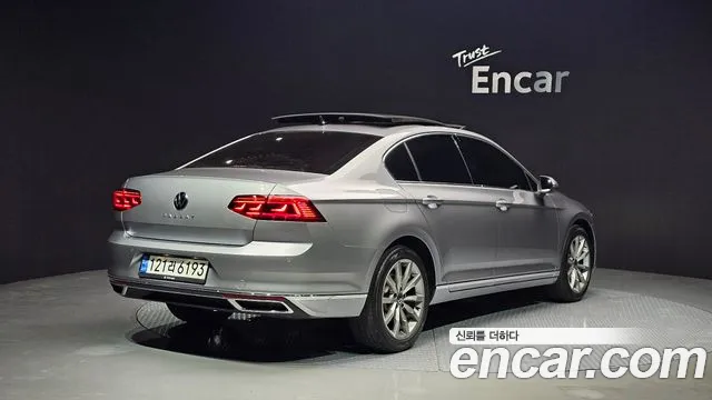 Volkswagen Passat — Фото автомобиля 2