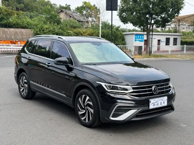 Volkswagen Tiguan L — Фото автомобиля 3