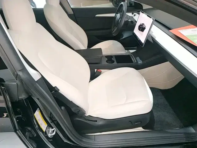 Tesla Model 3 — Фото автомобиля 24