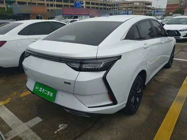 Dongfeng Yixuan — Фото автомобиля 6