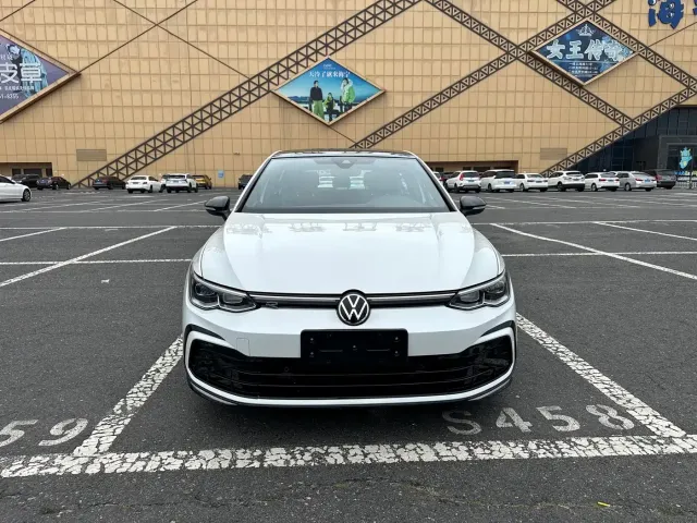 Volkswagen Golf — Фото автомобиля 2