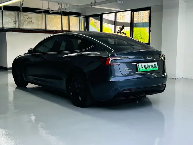 Tesla Model 3 — Фото автомобиля 10