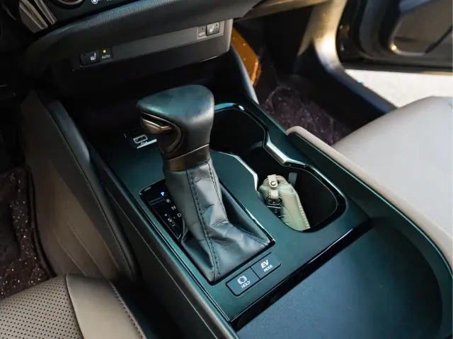 Lexus ES — Фото автомобиля 16