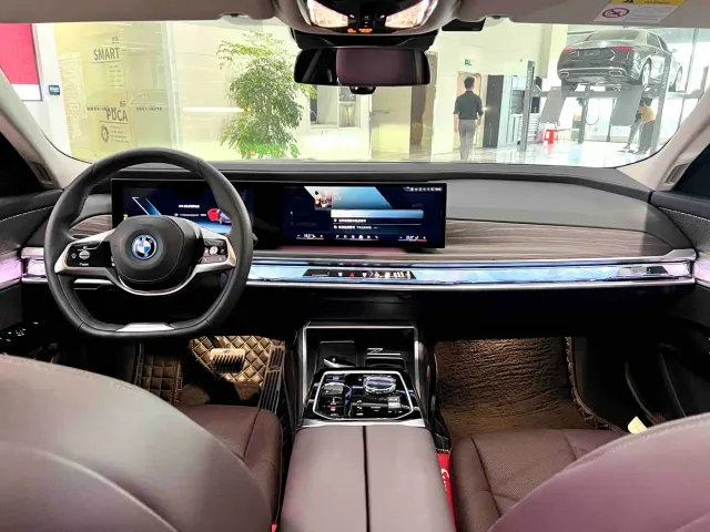 BMW i7 — Фото автомобиля 8