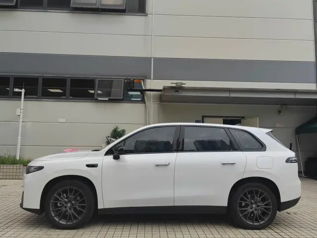 Leapmotor C10 — Фото автомобиля 4