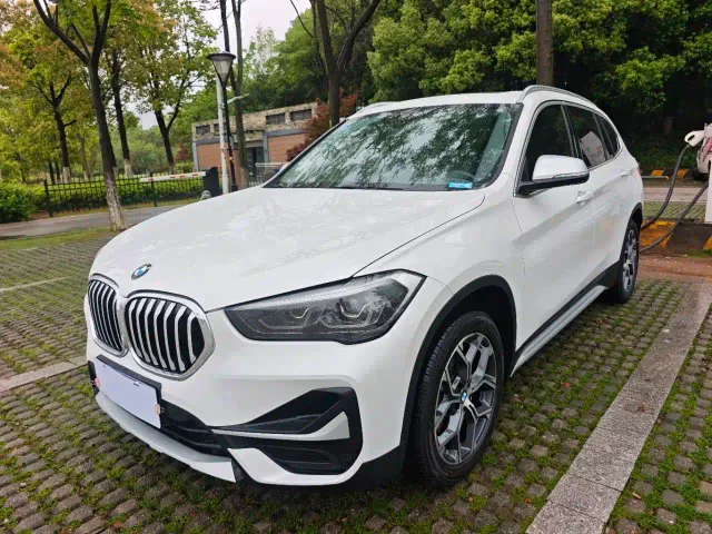 Фотография автомобиля — BMW X1