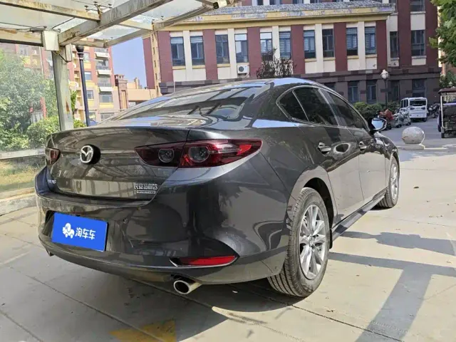 Mazda Axela — Фото автомобиля 3