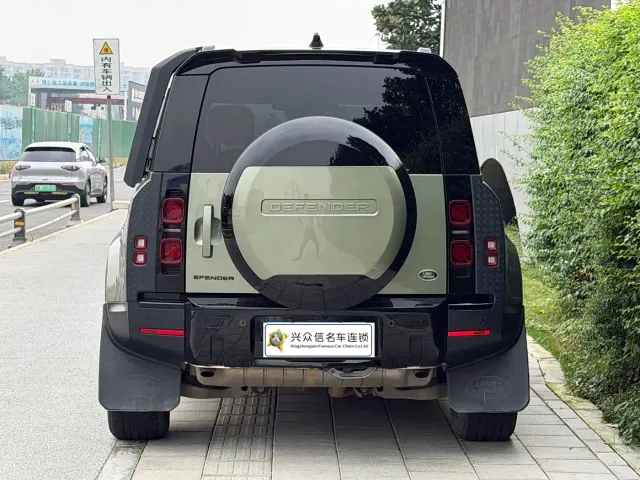 Land Rover Defender — Фото автомобиля 4