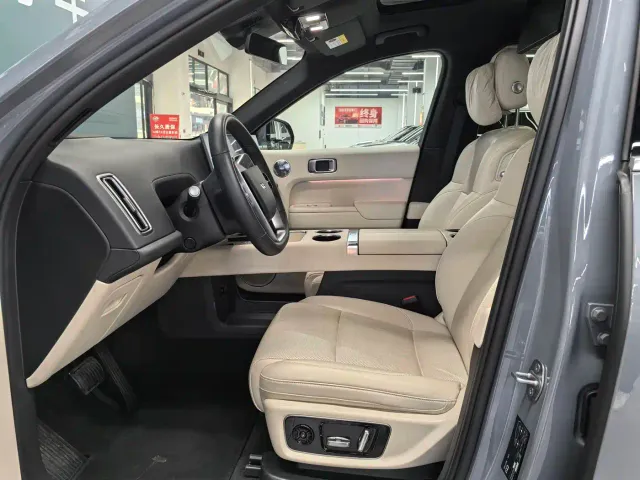 Li Auto L8 — Фото автомобиля 7