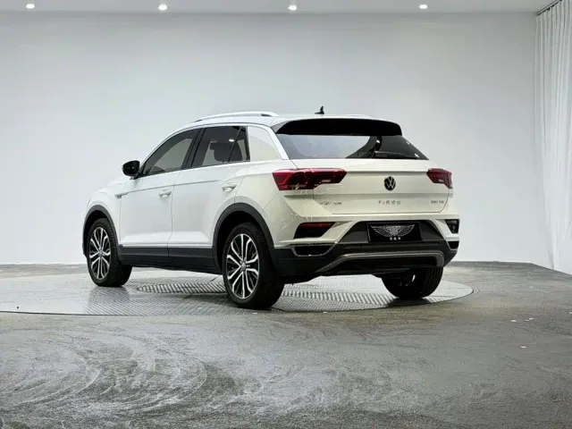 Volkswagen T-Roc — Фото автомобиля 4