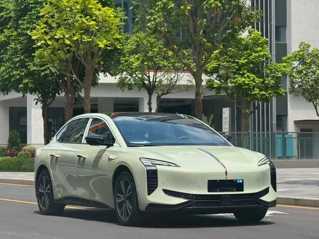 Hongqi EH7 — Фото автомобиля 3