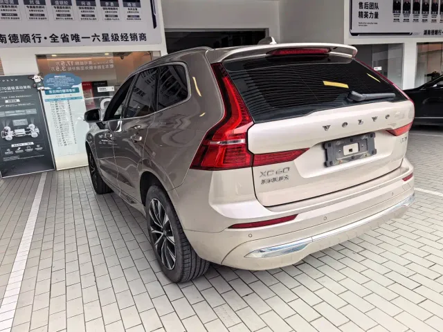Volvo XC60 — Фото автомобиля 9