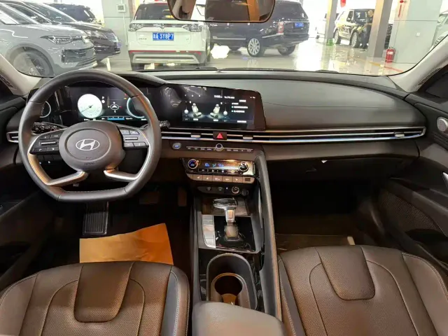 Hyundai Elantra — Фото автомобиля 10