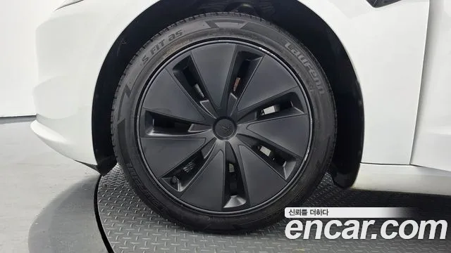 Tesla Model 3 — Фото автомобиля 5