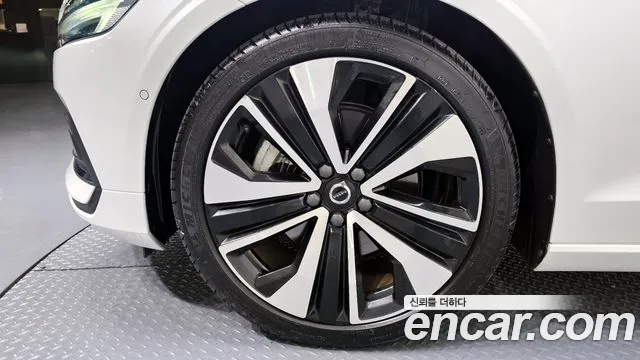 Вольво S60 S60 третьего поколения B5 Ultimate Bright — Фото автомобиля 5