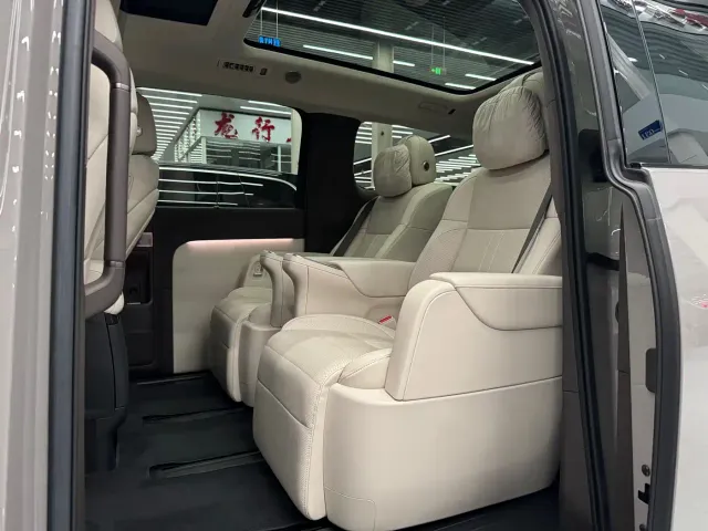 Li Auto MEGA — Фото автомобиля 8