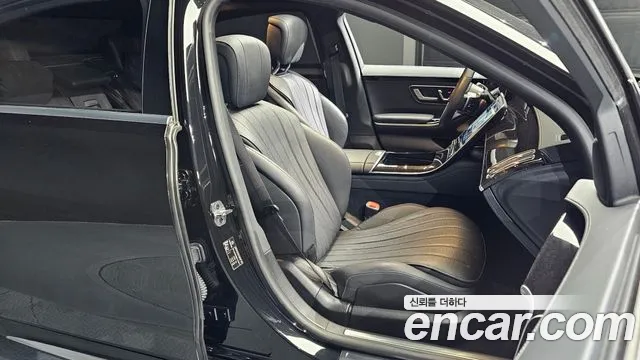 Mercedes-Benz S-Class — Фото автомобиля 24