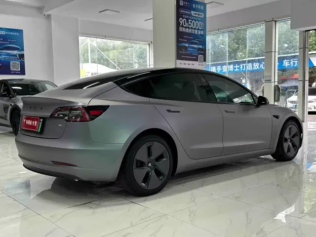 Tesla Model 3 — Фото автомобиля 8