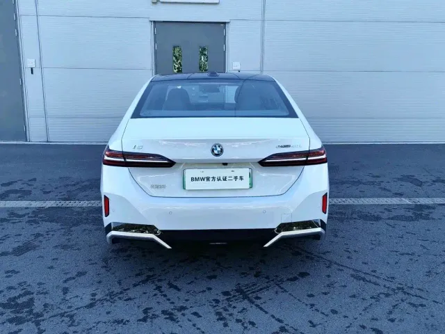 BMW i5 — Фото автомобиля 3