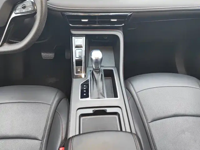 Roewe i5 — Фото автомобиля 16