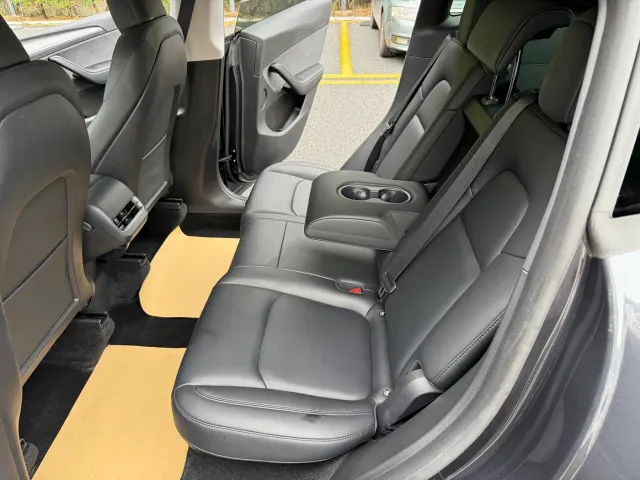 Tesla Model Y — Фото автомобиля 11