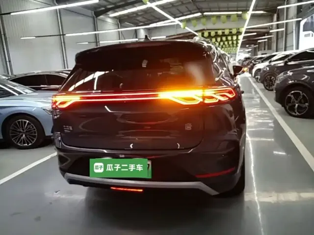BYD Tang — Фото автомобиля 5