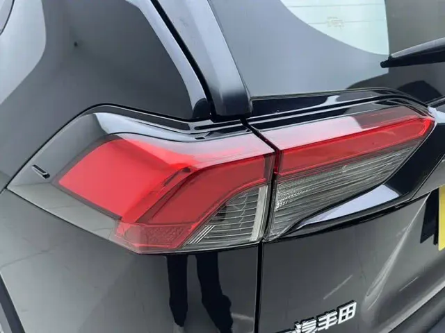 Toyota RAV4 — Фото автомобиля 12