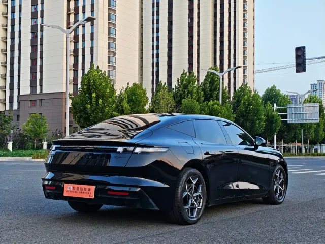 Lynk & Co 10 EM-P — Фото автомобиля 16