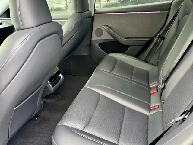 Tesla Model 3 — Фото автомобиля 13