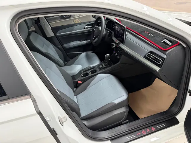 Volkswagen Lavida — Фото автомобиля 11