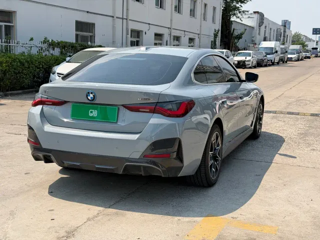 BMW i4 — Фото автомобиля 15