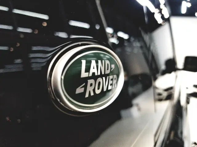Land Rover Defender — Фото автомобиля 17