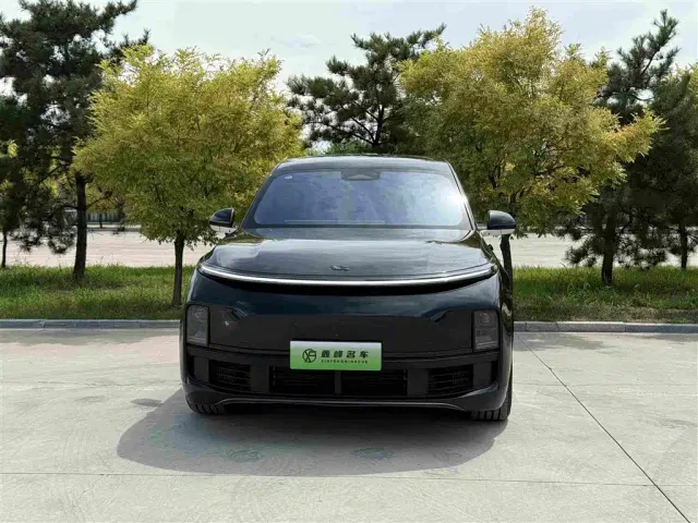 Li Auto L8 — Фото автомобиля 2