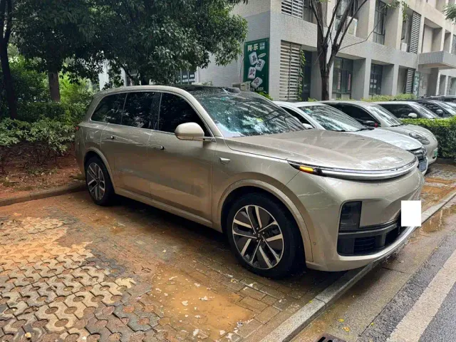 Li Auto L9 — Фото автомобиля 4