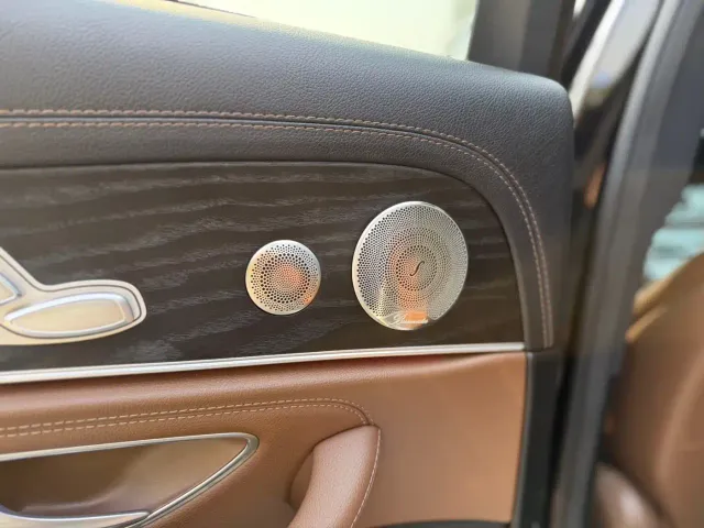 Mercedes-Benz E-Class — Фото автомобиля 11
