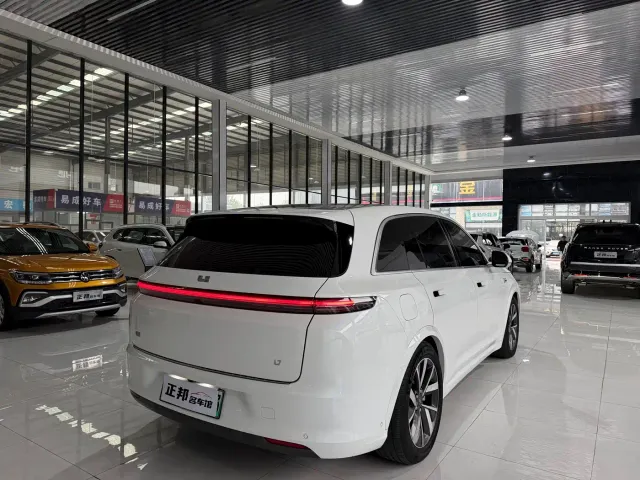 Li Auto L7 — Фото автомобиля 5