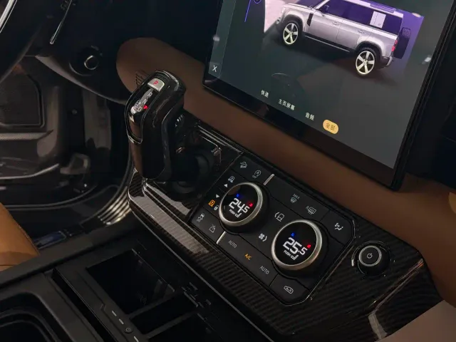 Land Rover Defender — Фото автомобиля 16