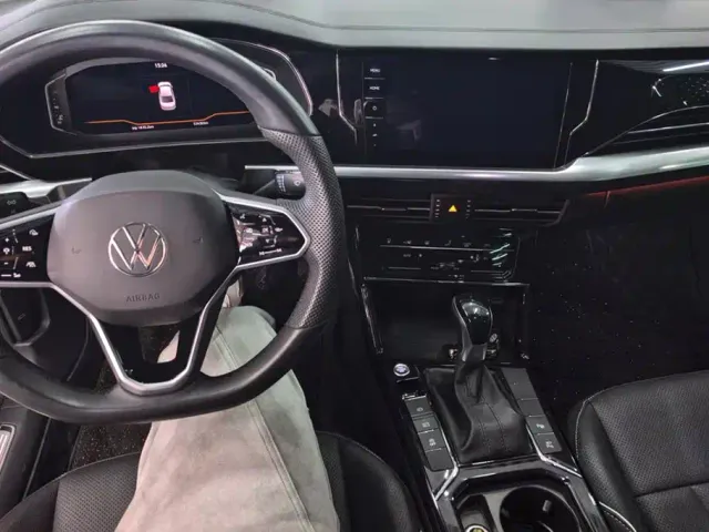 Volkswagen Passat — Фото автомобиля 12