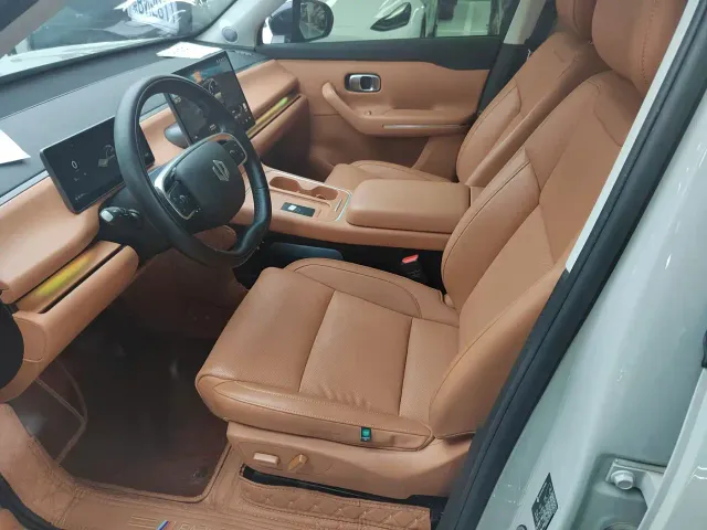 Leapmotor C10 — Фото автомобиля 4