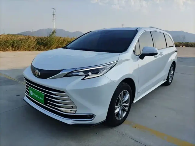 Фотография автомобиля — Toyota Sienna
