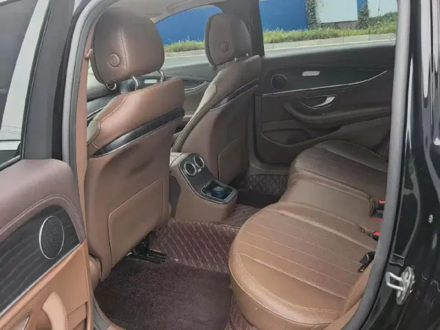 Mercedes-Benz E-Class — Фото автомобиля 8